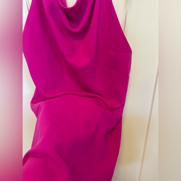 Et Ochs Ella Crystal Strappy Open-Back Mini Dress
$1,195 US 6 NEW ! - Picture 10 of 12